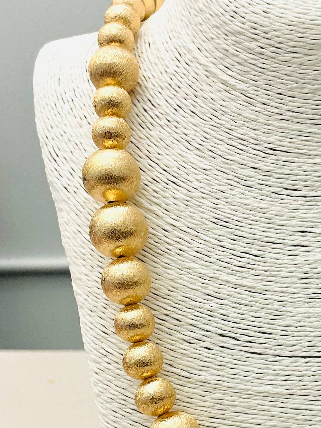 CHIC - Long Big Ball Necklace (gold) BNK1222