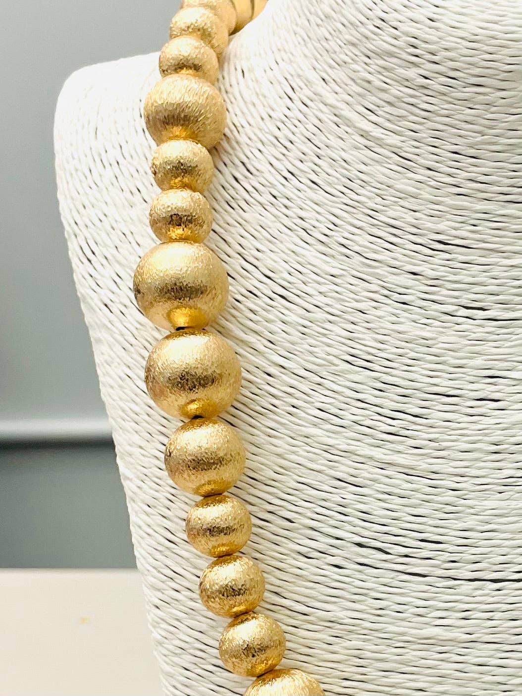 CHIC - Long Big Ball Necklace (gold) BNK1222