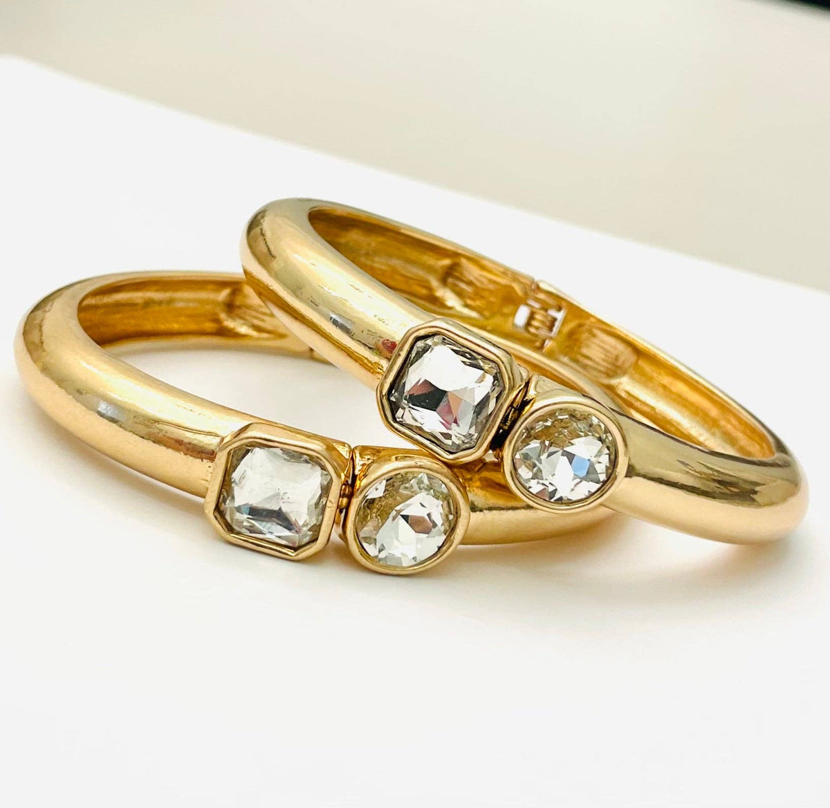 CHIC - Simple Elegance Hinged Bracelet (matte gold/clear CZ) BBR602