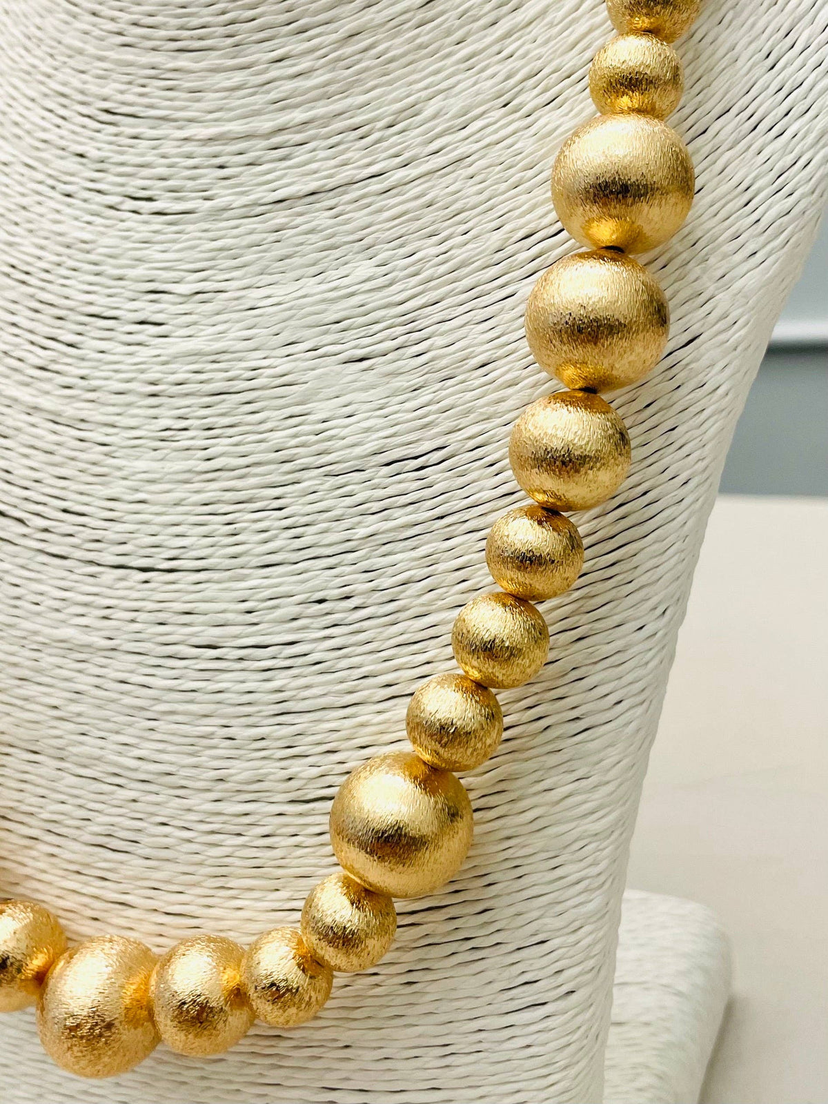 CHIC - Long Big Ball Necklace (gold) BNK1222