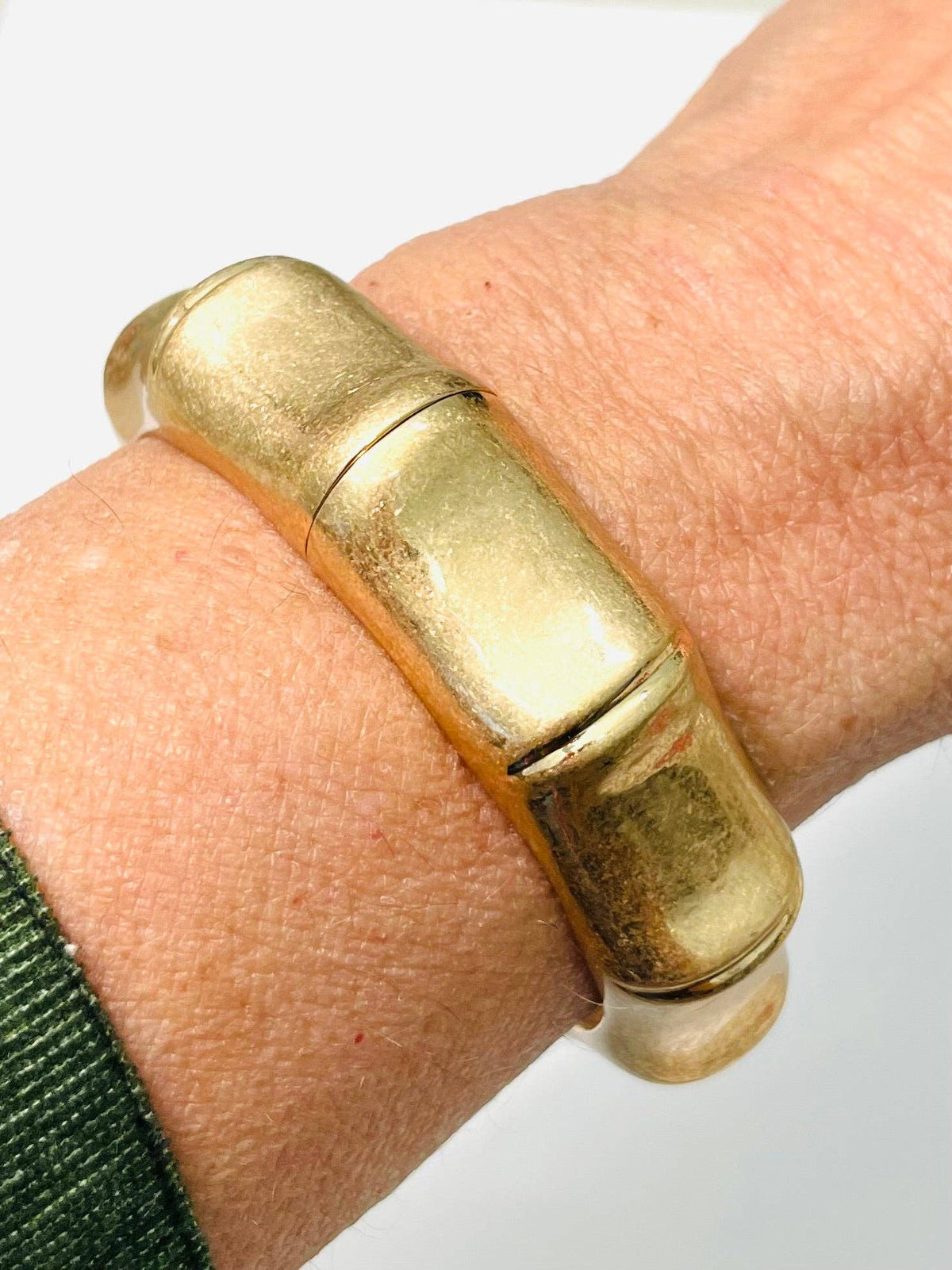 CHIC - Hinged Bamboo Cuff (vintage gold) BBR503