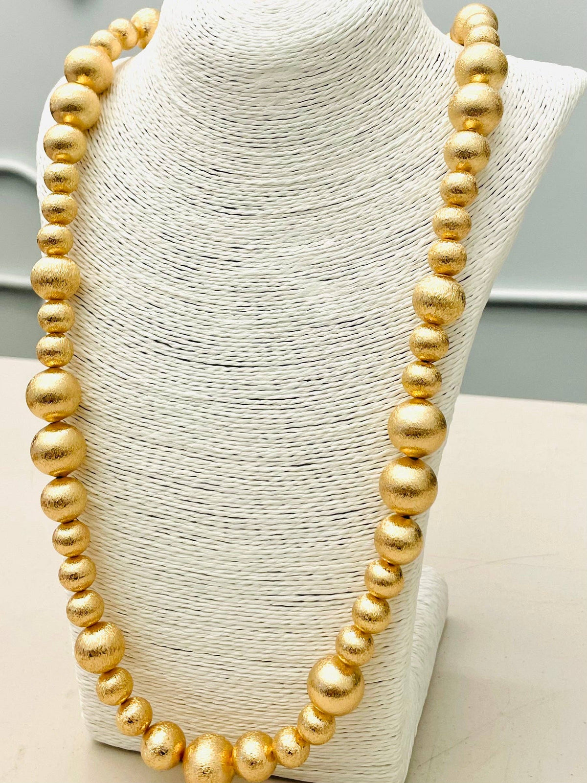 CHIC - Long Big Ball Necklace (gold) BNK1222