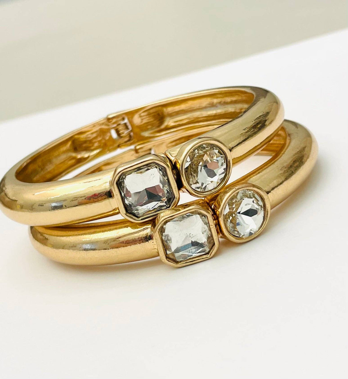 CHIC - Simple Elegance Hinged Bracelet (matte gold/clear CZ) BBR602