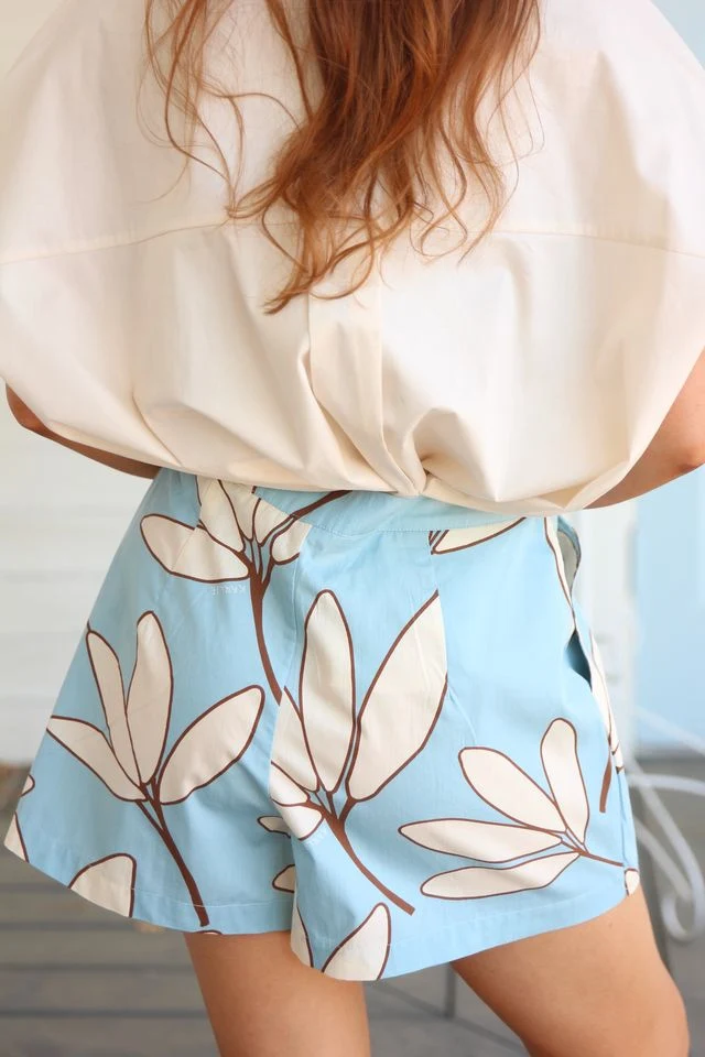 2-piece Blue Palm Leaf Top & Skort Floral set