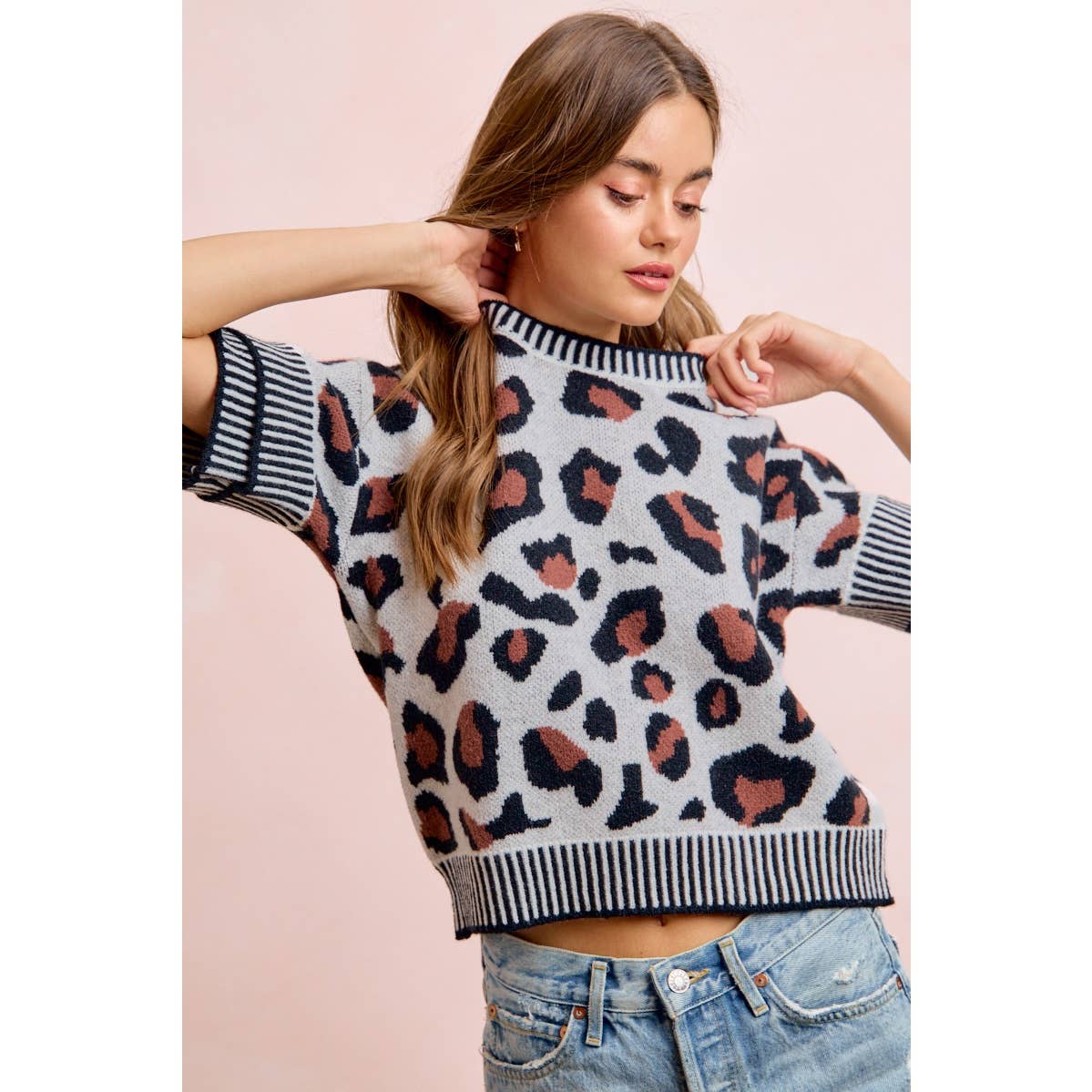 TWO TONE DETAIL LEOPARD KNIT DOUBLE SLEEVES TOP