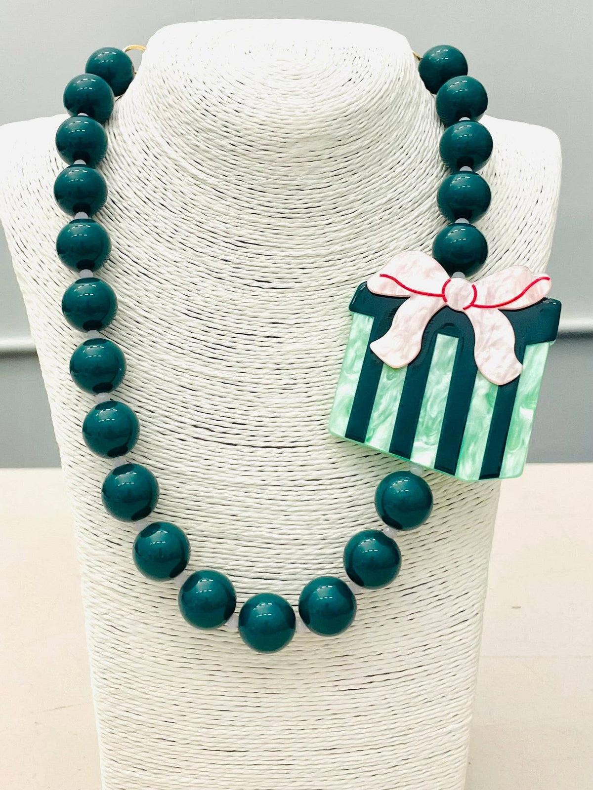 HOLIDAY - Beaded Gift Necklace (green) BNK1215