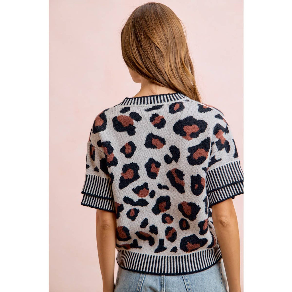TWO TONE DETAIL LEOPARD KNIT DOUBLE SLEEVES TOP