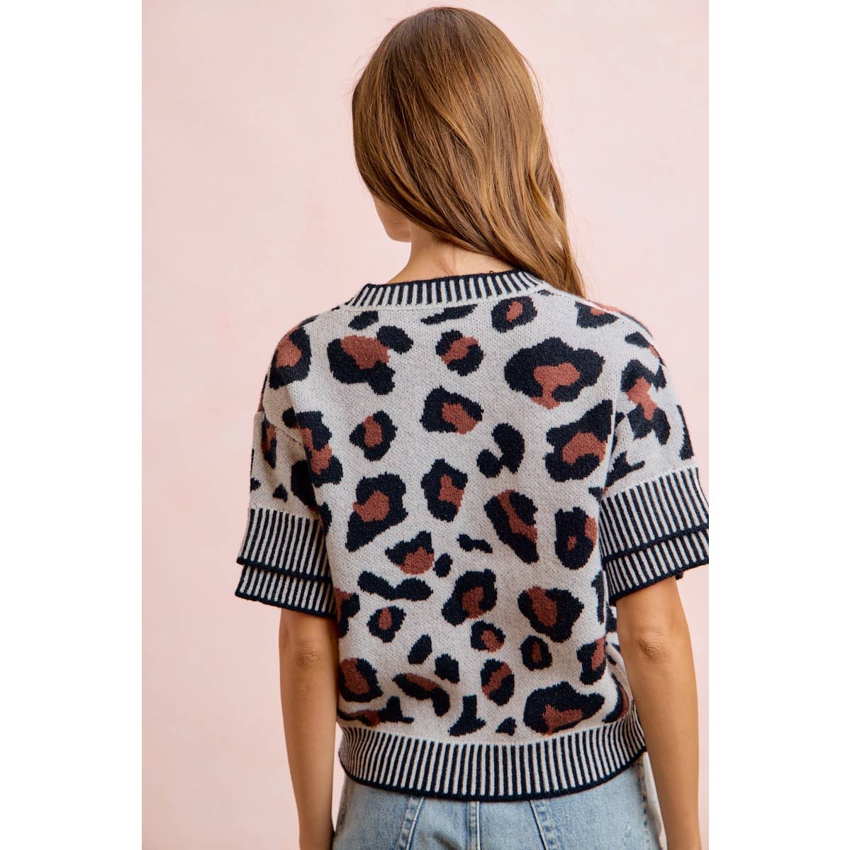 TWO TONE DETAIL LEOPARD KNIT DOUBLE SLEEVES TOP